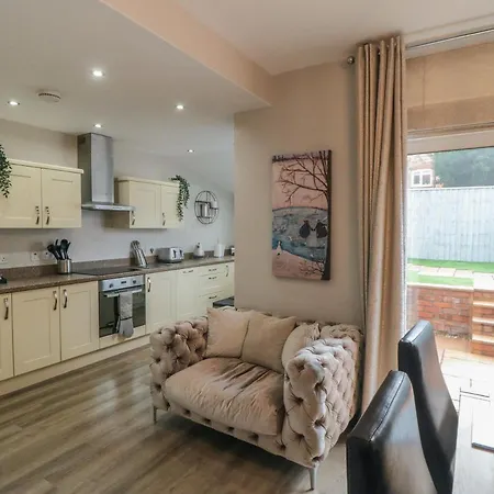 25 Victoria Park Avenue *